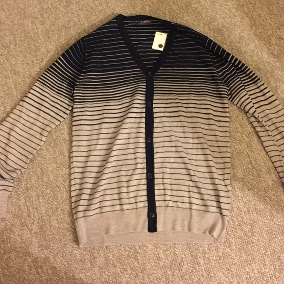 Sweater - Picture 1 of 3