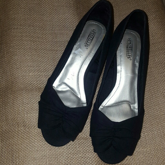 Size 8W Seychelles wedges NWOT