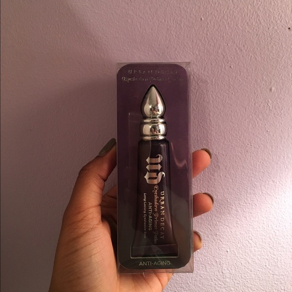 UD Eyeshadow Primer Potion