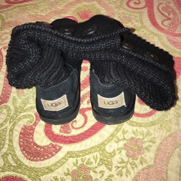 Black knitted uggs
