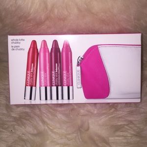 BRAND NEW Clinique chubby balm gift set 👄