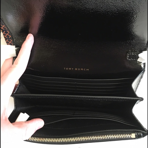 Tory Burch Charlie Patent Flat Wallet Crossbody - Picture 4 of 4