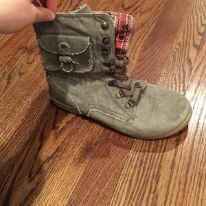 Roxy combat boots