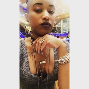 Meet your Posher, Anetra