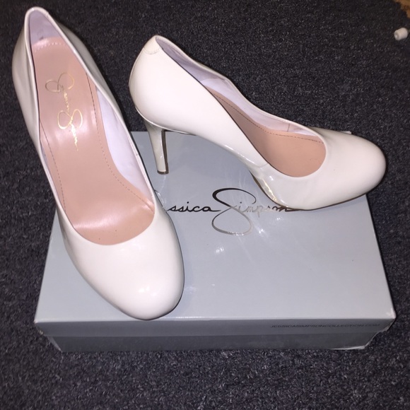 Jessica Simpson pumps