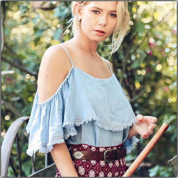 🔹Last One🔹 Light Denim Cold Shoulder Too - Picture 2 of 5