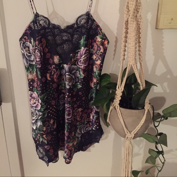 Victoria's Secret Intimates & Sleepwear - Victoria's Secret floral print silky neglige! Victoria's Secret Intimates & Sleepwear - Victoria's Secret floral print silky neglige!