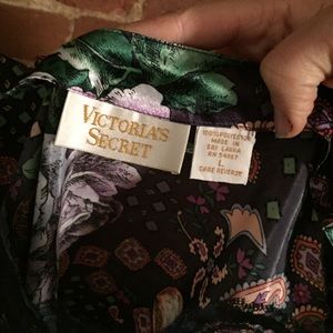 Victoria's Secret Intimates & Sleepwear - Victoria's Secret floral print silky neglige! Victoria's Secret Intimates & Sleepwear - Victoria's Secret floral print silky neglige!