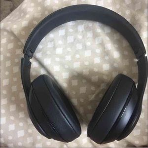 Wireless beats matte black brand new with out box