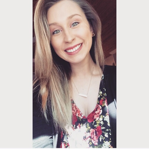 Meet your Posher, Brianna - Picture 2 of 3