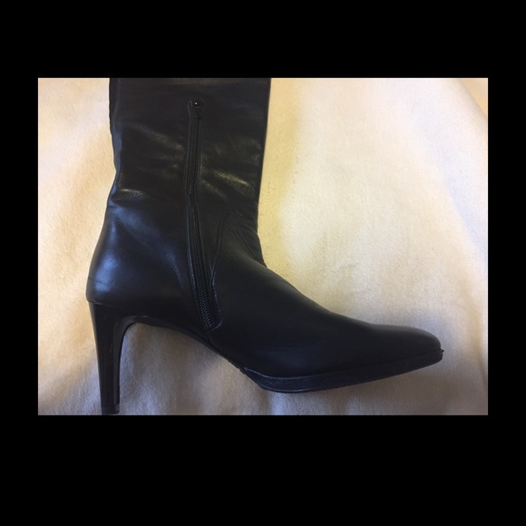 Women's size 7 Stuart Weitzman boots