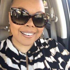 Meet your Posher, Tina