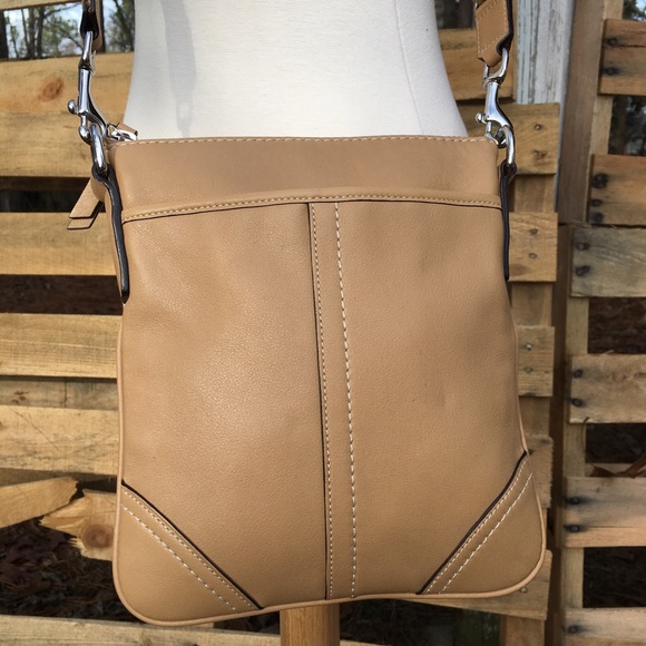 Coach Handbags - SALE Vintage Coach Tan Leather Crossbody Purse