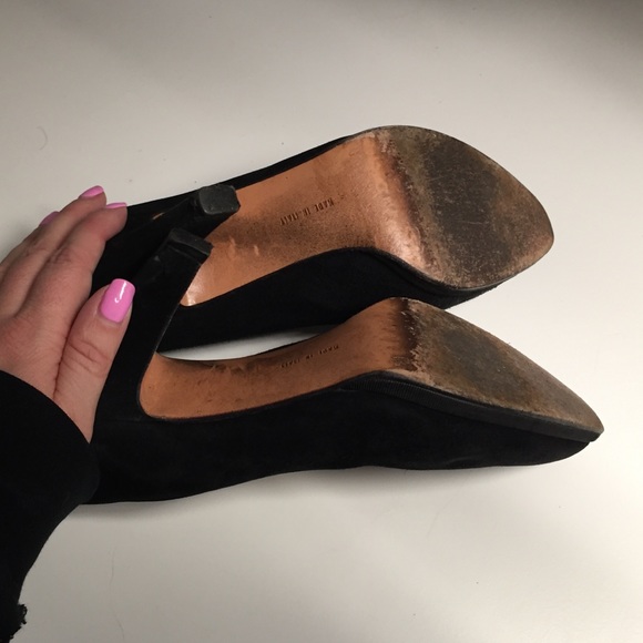 Salvatore Ferragamo Black Suede Pumps. 8 - Picture 3 of 4