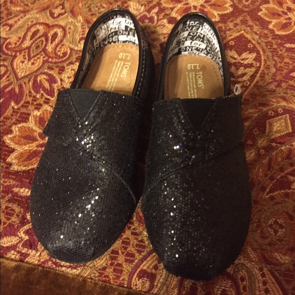 Little girls black TOMS.