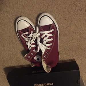 Maroon converse size 6 women