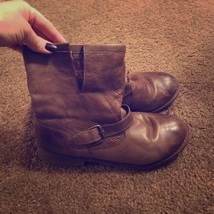 Short brown booties