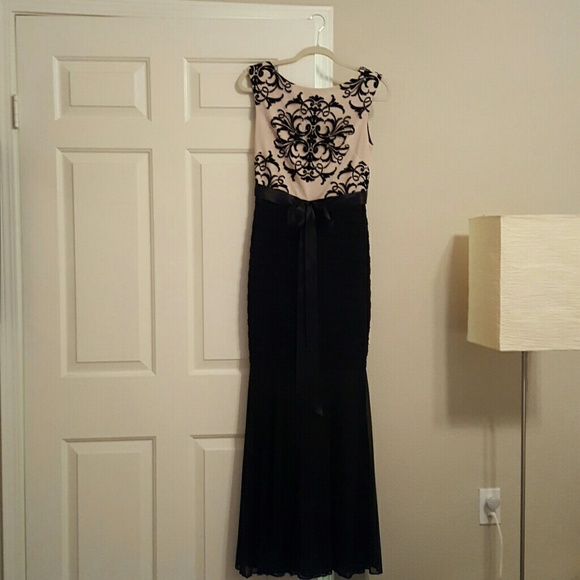 Formal Sleeveless Evening Gown