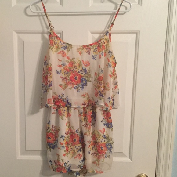 Small floral romper - Picture 1 of 4