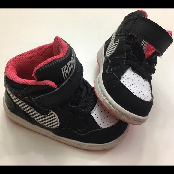 🎀 Nike Force Pink and Black