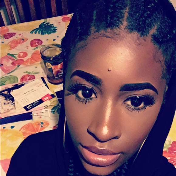 Meet your Posher, Ewunike