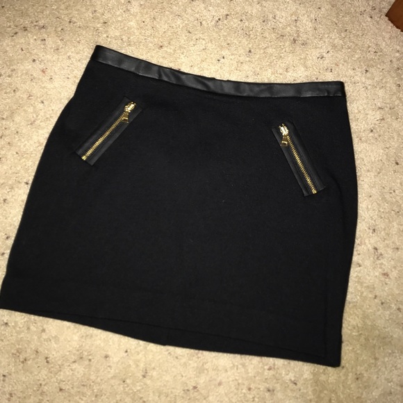 Black skirt with zippers