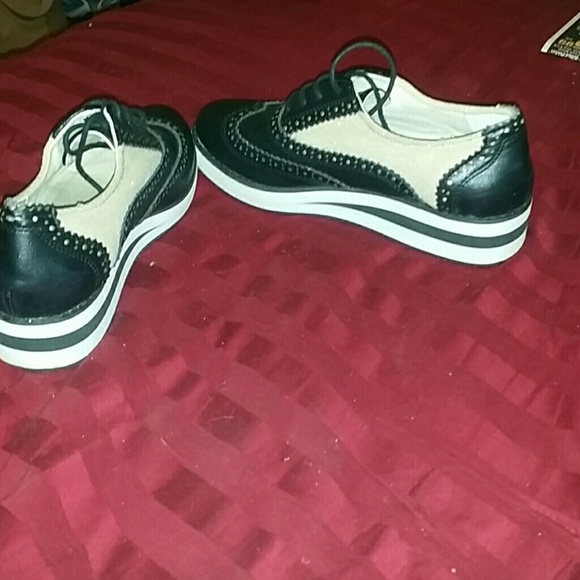 Shoes - Picture 2 of 4