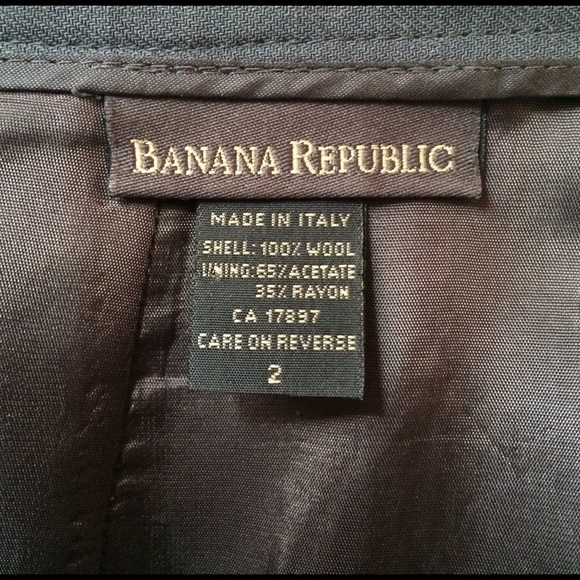 SOLD Banana Republic Short Skirt - Picture 2 of 3