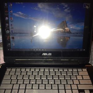 Asus 2-in-1 tablet/Laptop