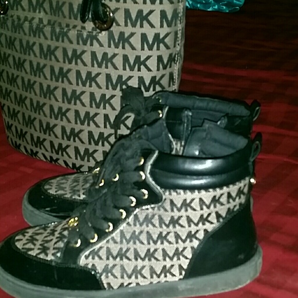 Bundle - Picture 2 of 3