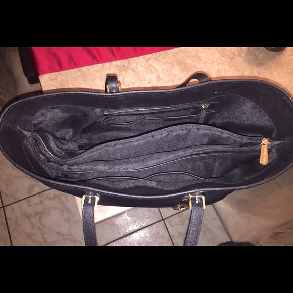 Michael Kors Jet Set Tote - Picture 2 of 4