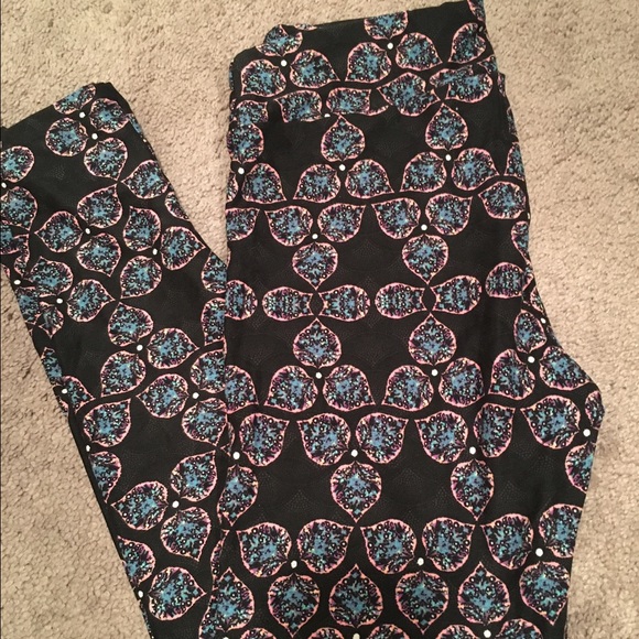 Lularoe black background leggings OS NWOT