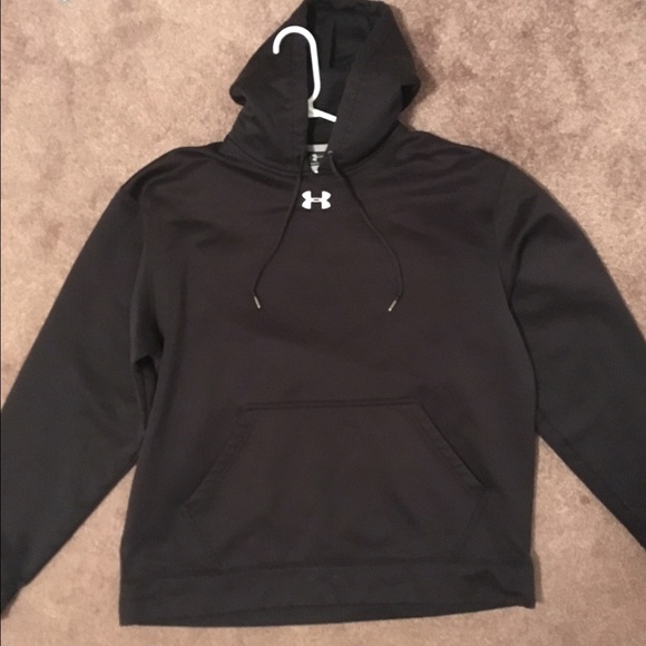 Under Armour pullover. Black. Size L