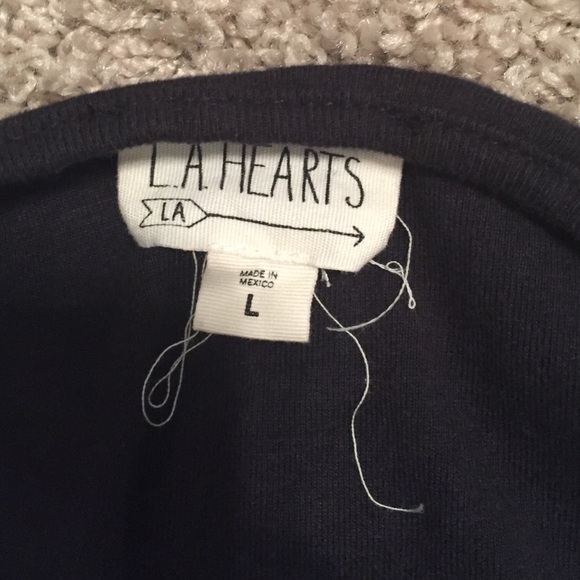 Black and white halter top with elephant graphic - Picture 3 of 3