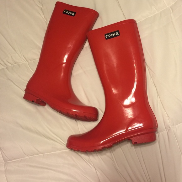 Brand new Roma boots