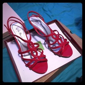 Women's strapped dress shoes