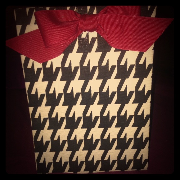 Houndstooth magnetic board