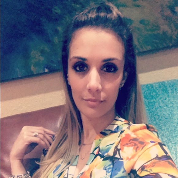 Meet your Posher, Janelys - Picture 1 of 2