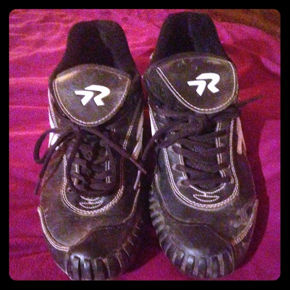 Ring or softball cleats