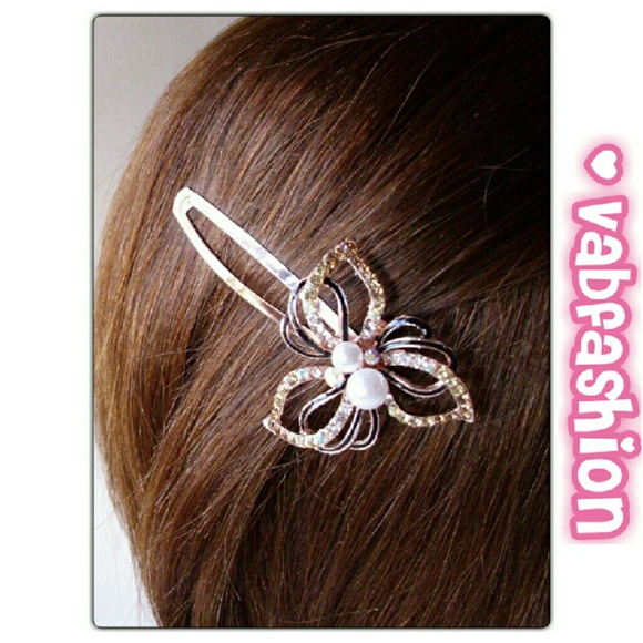 vabfashion Accessories - PRETTY PEARL PINWHEEL HAIR CLIP!