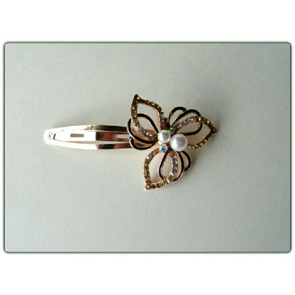 PRETTY PEARL PINWHEEL HAIR CLIP! - Picture 2 of 2