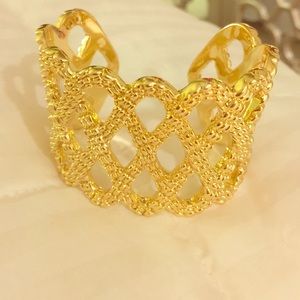 Lilly Pulitzer Jewelry - Lilly Pulitzer gold bracelet Lilly Pulitzer Jewelry - Lilly Pulitzer gold bracelet