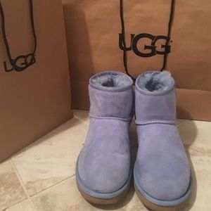 UGGS