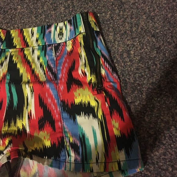 High waisted shorts - Picture 3 of 3