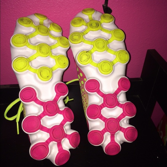 Shoes - Picture 3 of 4
