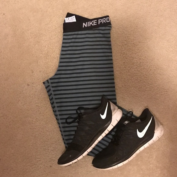 Nike Pro Striped Cropped Leggings