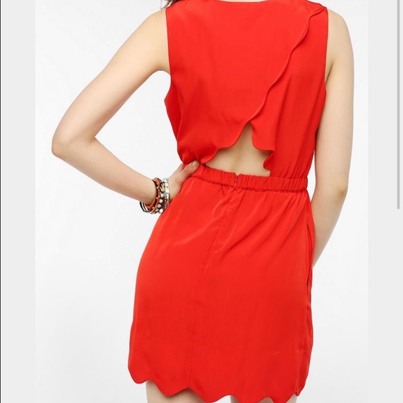 BYCORPUS scallop dress - Picture 2 of 4