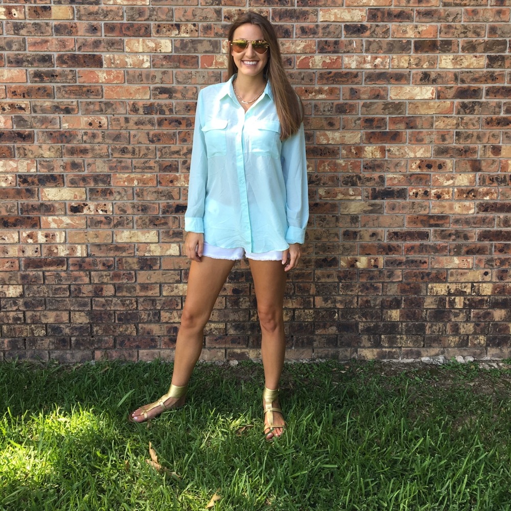 Teal shirt. Size medium. Never been worn.