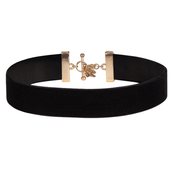 Black velvet choker