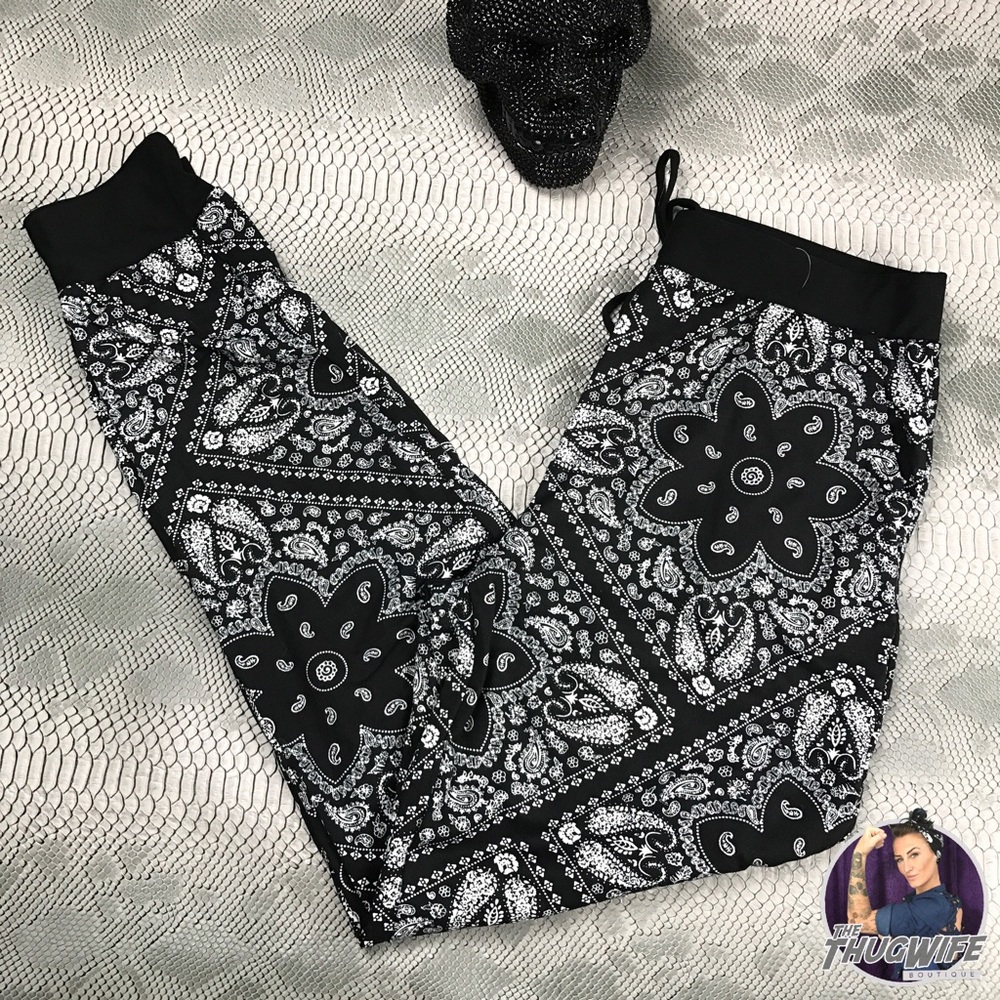 Paisley bandana print buttery soft joggers - Picture 2 of 6